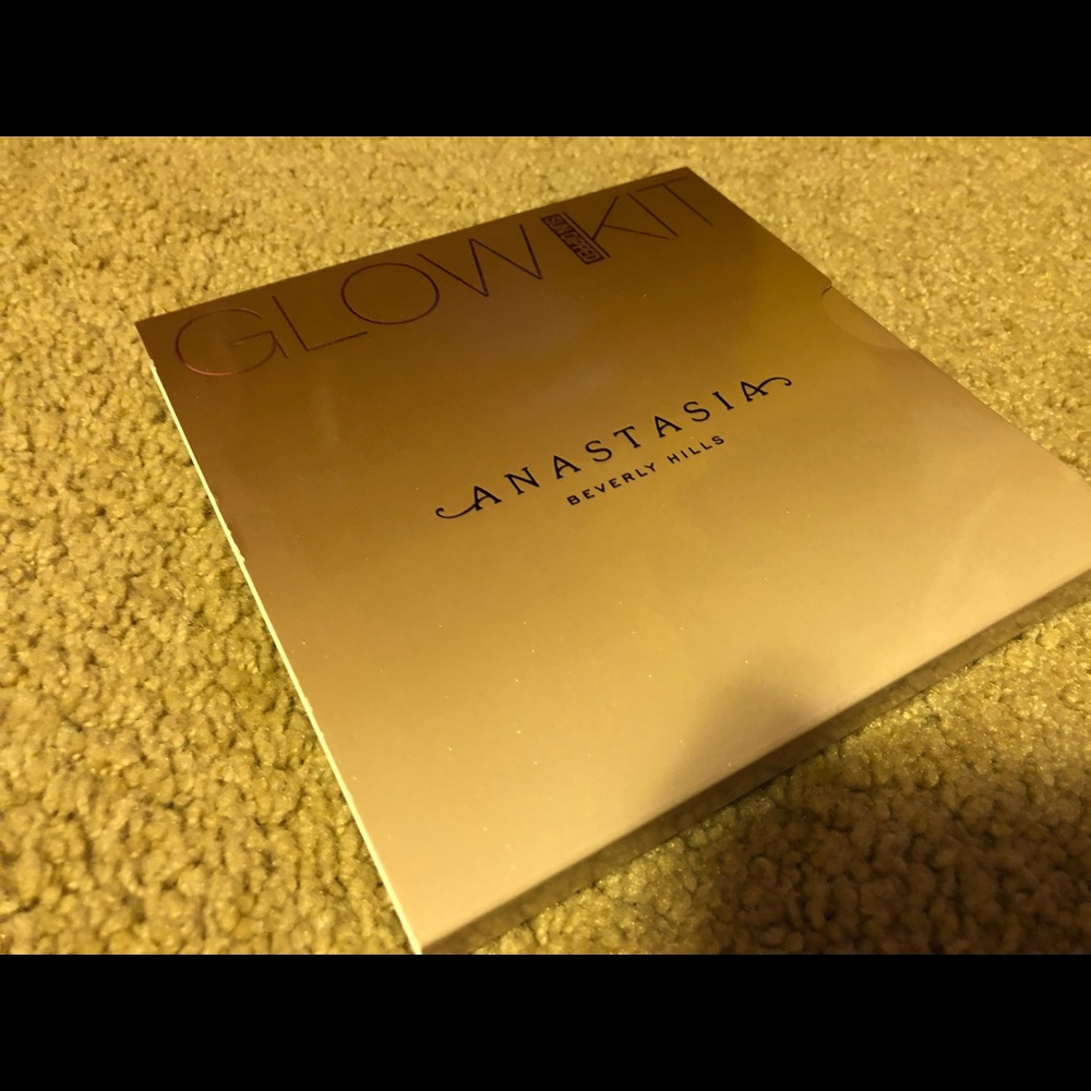 Anastasia Beverly Hills Glow Kit in Sun Dipped